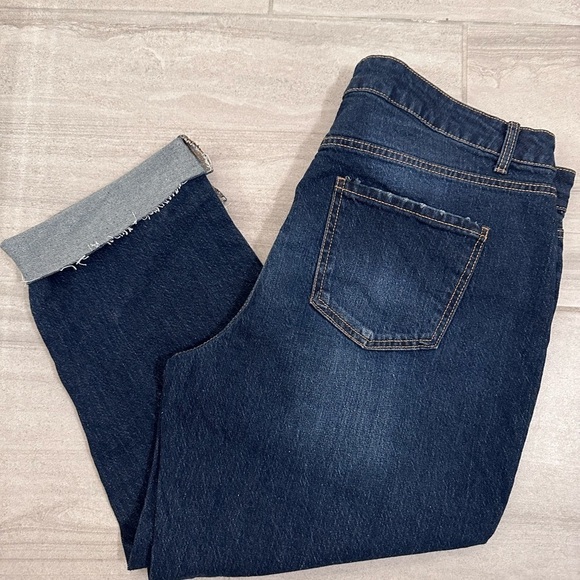 Time & True High Rise Cropped Distressed Dark wash Jeans. Size 18 - Picture 8 of 14